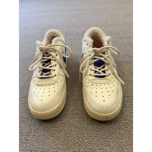 Nike Air Force 1 Women's Size 6 White Blue Sherpa Fleece Sneakers - Picture 3 of 14